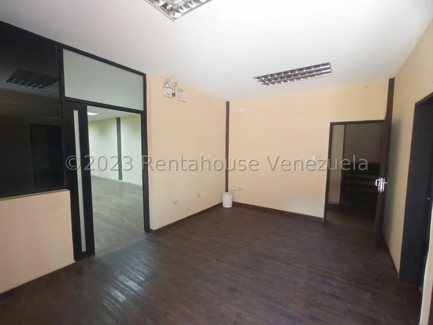Comercial (Local Comercial) en Venta en Zona Industrial 2, Lara - 2