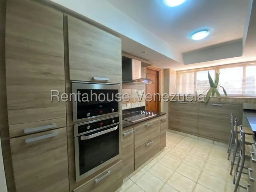 Apartamento (1 Nivel) en Alquiler en La Lago, Zulia - 2