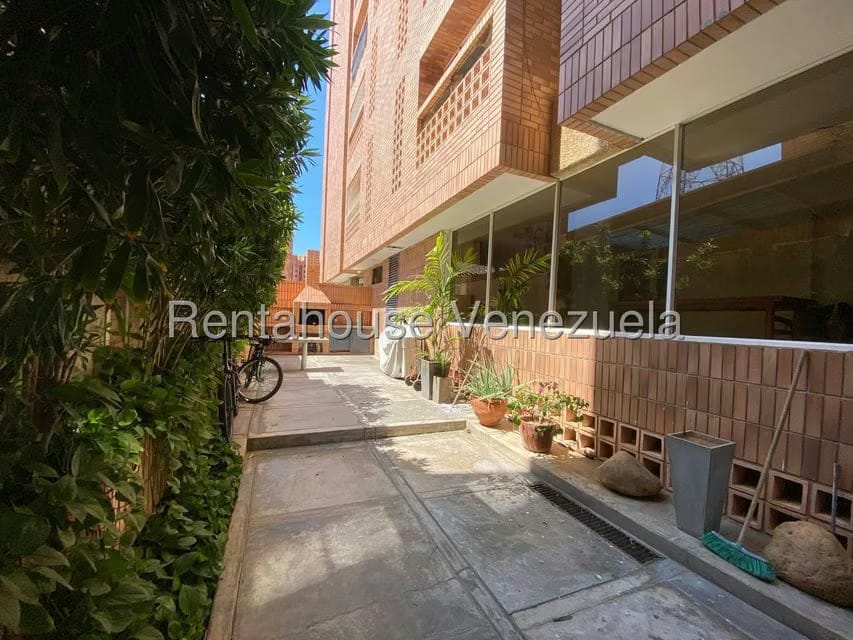 Apartamento (1 Nivel) en Alquiler en La Lago, Zulia - 4