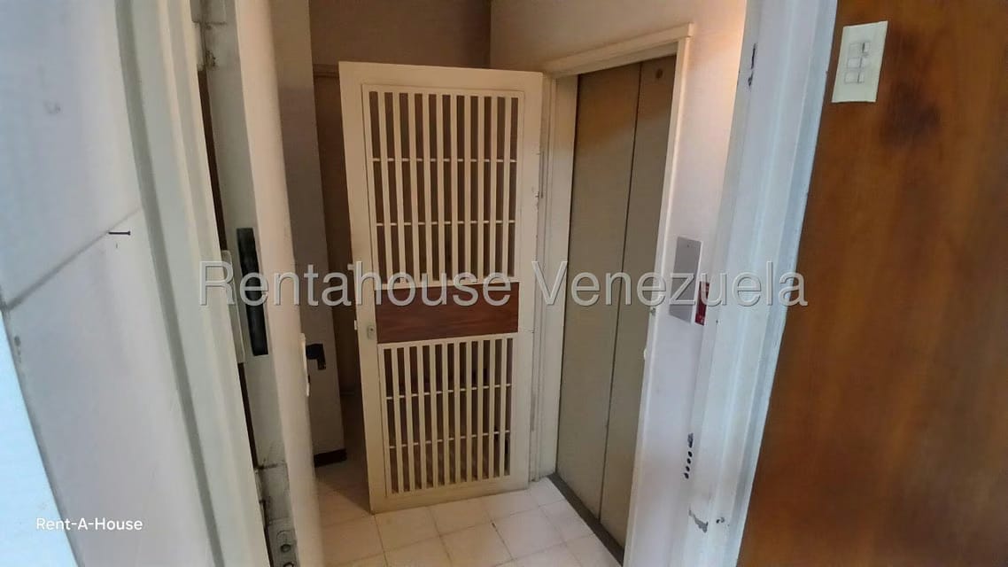 Apartamento (1 Nivel) en Venta en La Florida, Distrito Metropolitano - 17