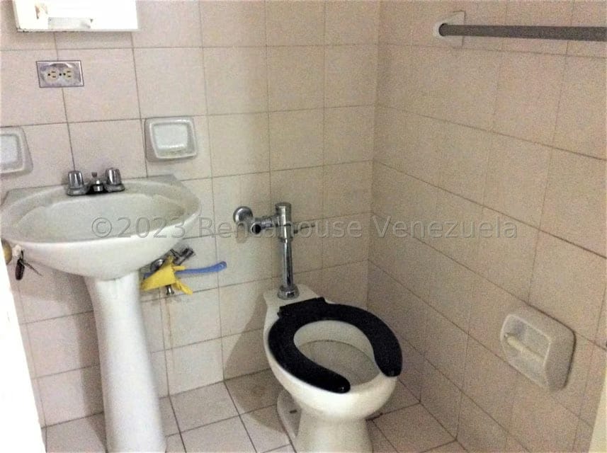 Comercial (Local Comercial) en Alquiler en Prados del Este, Distrito Metropolitano - 12