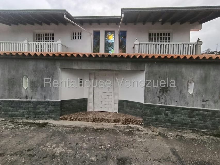 Casa (Multipes Niveles) en Venta en El Amarillo, Miranda - 2