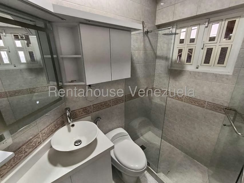 Casa (Multipes Niveles) en Venta en El Amarillo, Miranda - 24