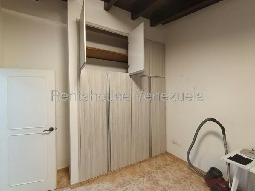 Casa (Multipes Niveles) en Venta en El Amarillo, Miranda - 25