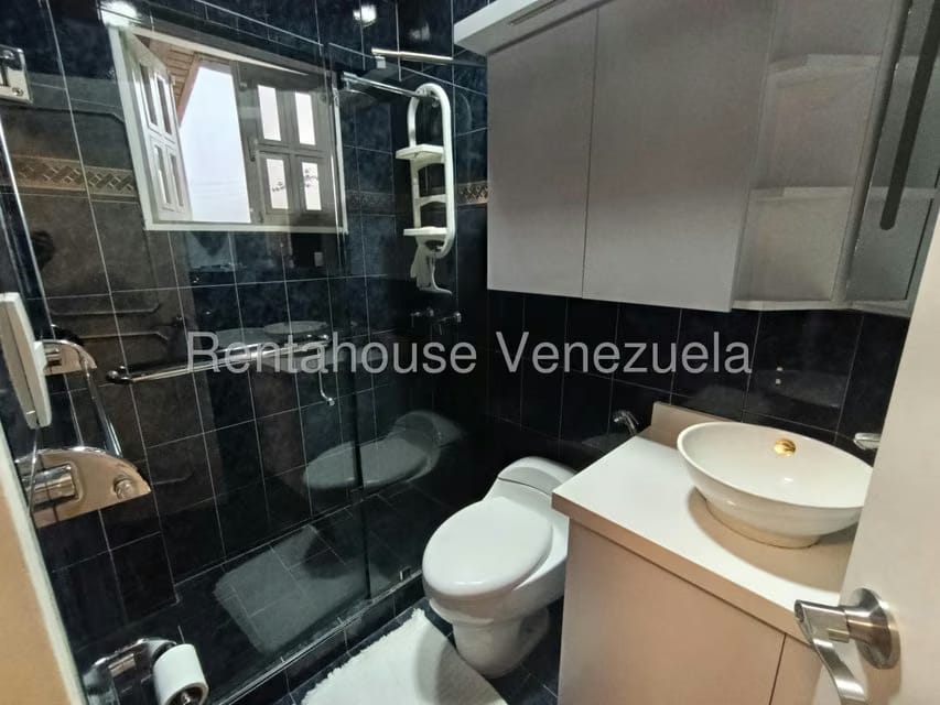 Casa (Multipes Niveles) en Venta en El Amarillo, Miranda - 26