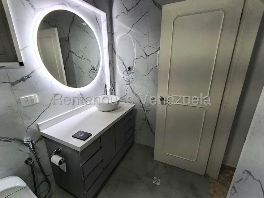 Casa (Multipes Niveles) en Venta en El Amarillo, Miranda - 32