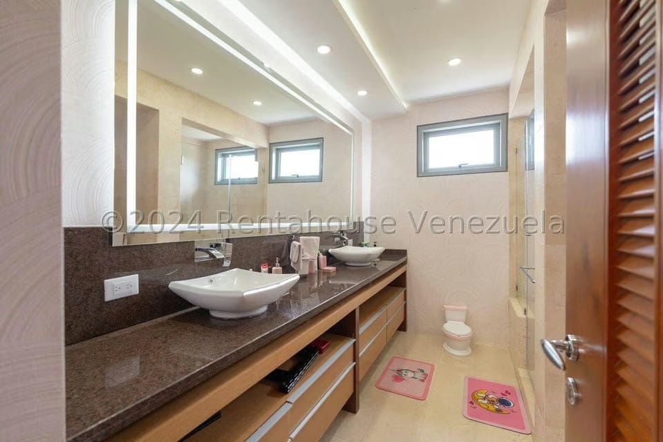 Casa (Duplex) en Venta en La Lagunita Country Club, Distrito Metropolitano - 43