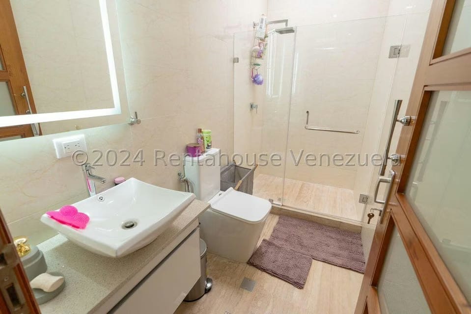 Casa (Duplex) en Venta en La Lagunita Country Club, Distrito Metropolitano - 56