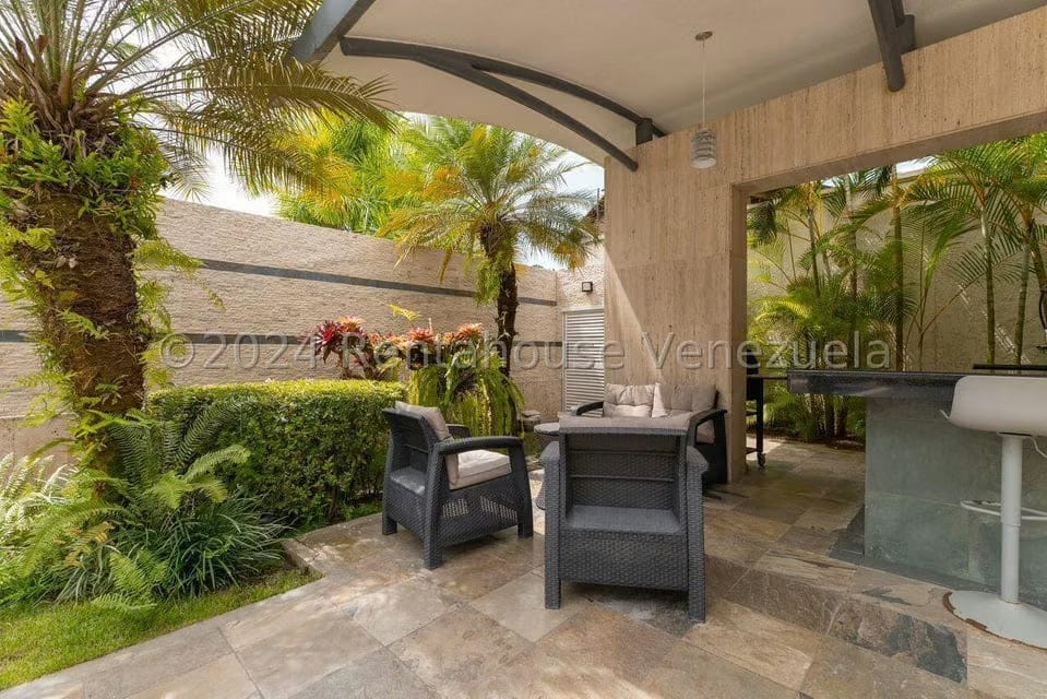 Casa (Duplex) en Venta en La Lagunita Country Club, Distrito Metropolitano - 77