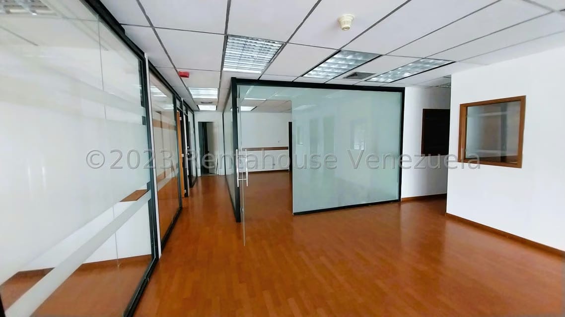 Comercial (Oficina) en Alquiler en Los Cortijos de Lourdes, Distrito Metropolitano - 11