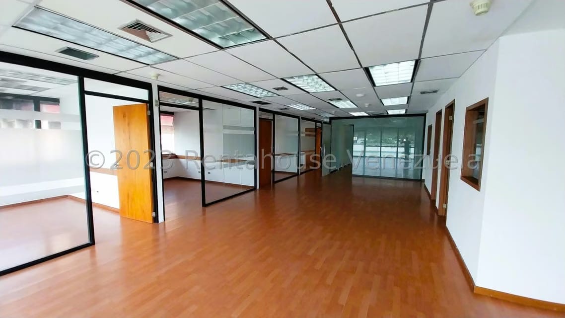 Comercial (Oficina) en Alquiler en Los Cortijos de Lourdes, Distrito Metropolitano - 3