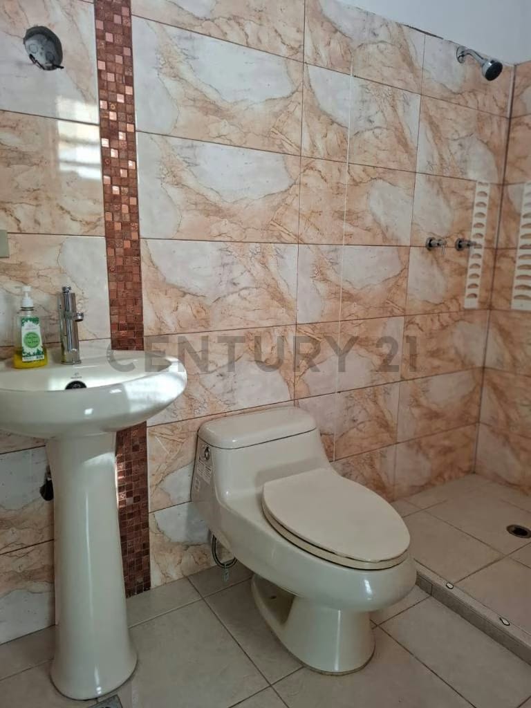 En Venta: Town House en Res. Villa Bahía, Av. Siegart - 11