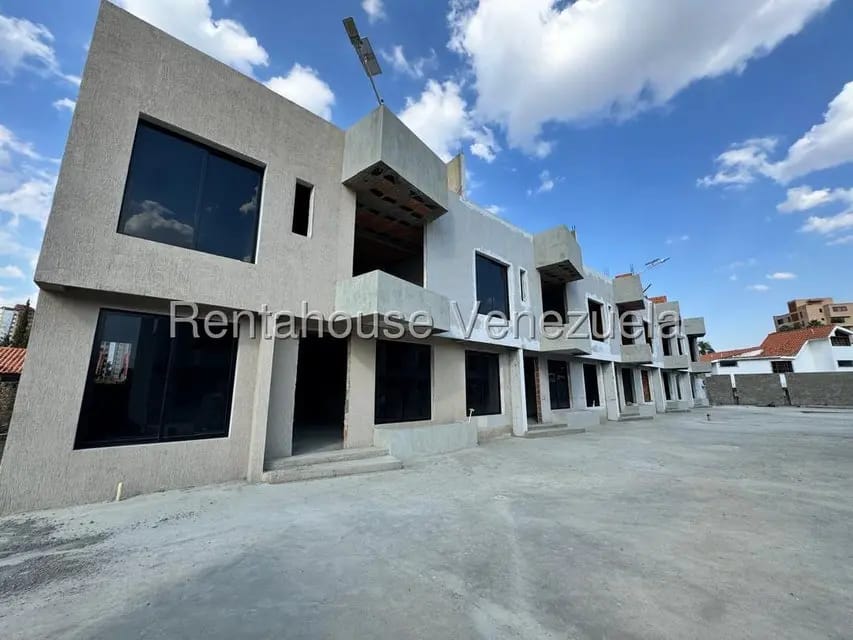 Casa (Multipes Niveles) en Venta en El Pedregal, Lara - 2