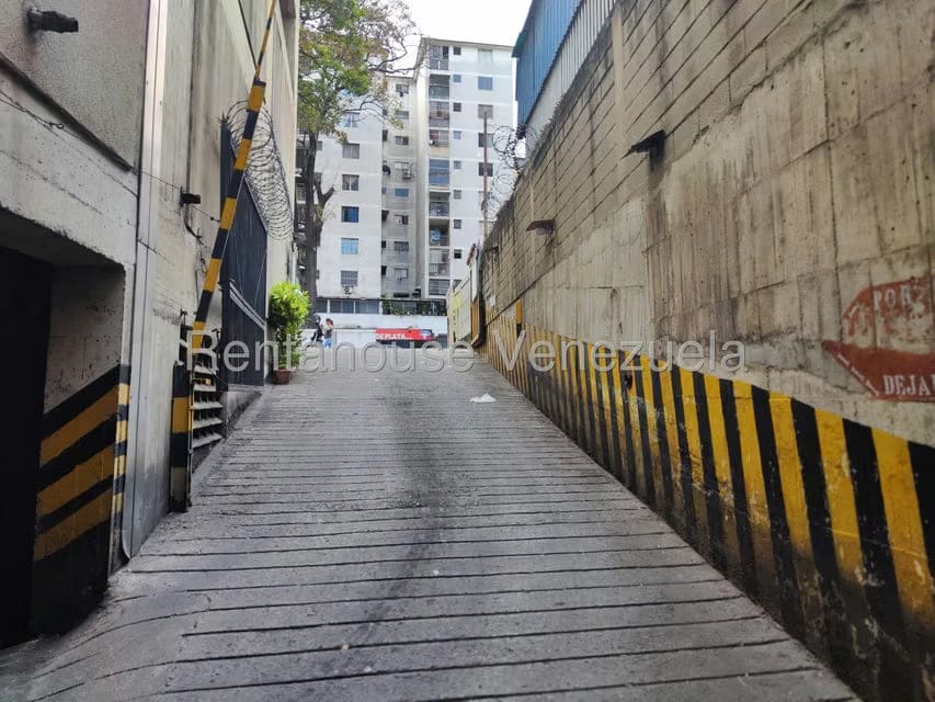Comercial (Estacionamiento) en Venta en Parroquia Santa Rosalia, Distrito Metropolitano - 2