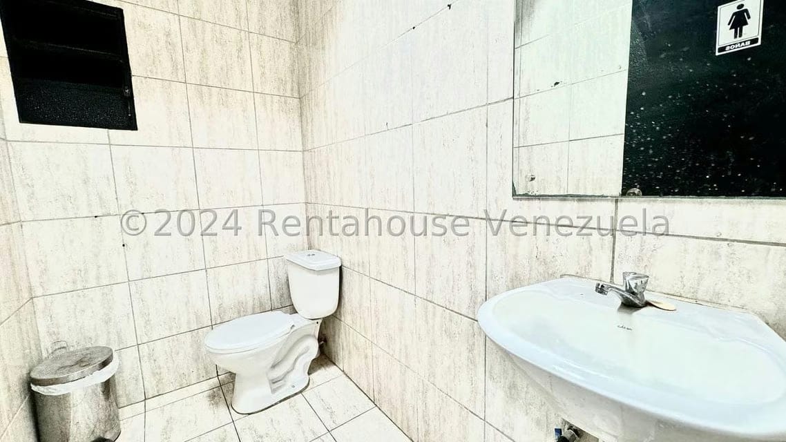Comercial (Local Comercial) en Alquiler en Bello Monte, Distrito Metropolitano - 28