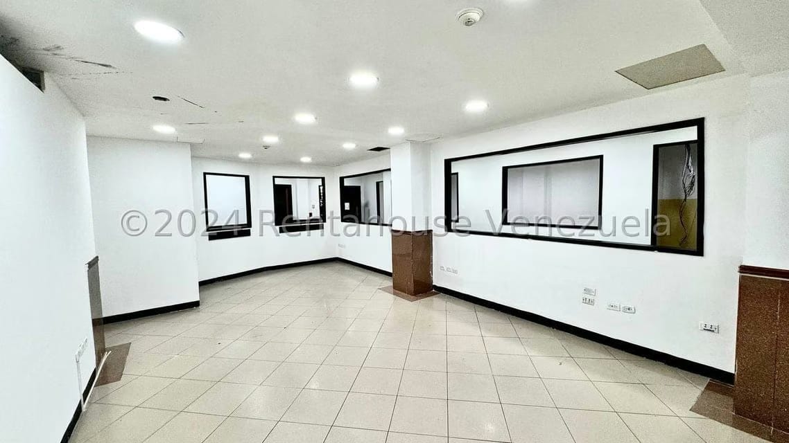 Comercial (Local Comercial) en Alquiler en Bello Monte, Distrito Metropolitano - 4