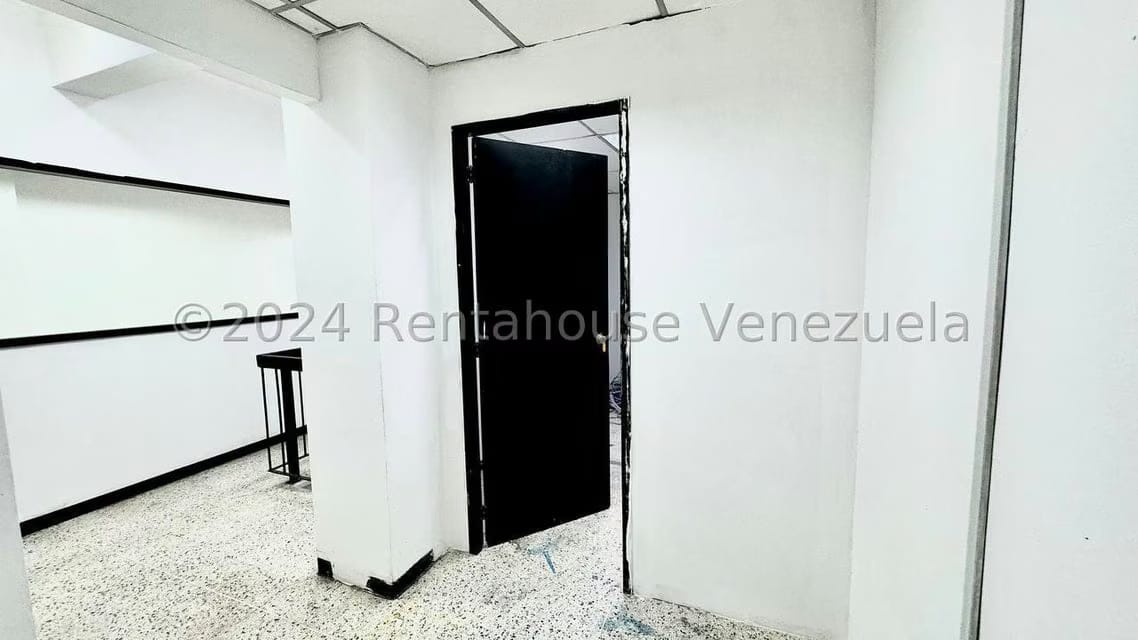 Comercial (Local Comercial) en Alquiler en Bello Monte, Distrito Metropolitano - 9