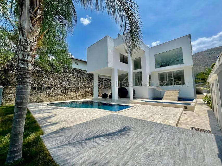 Casa (Multipes Niveles) en Venta en El Castaño (Zona Privada), Aragua - 2
