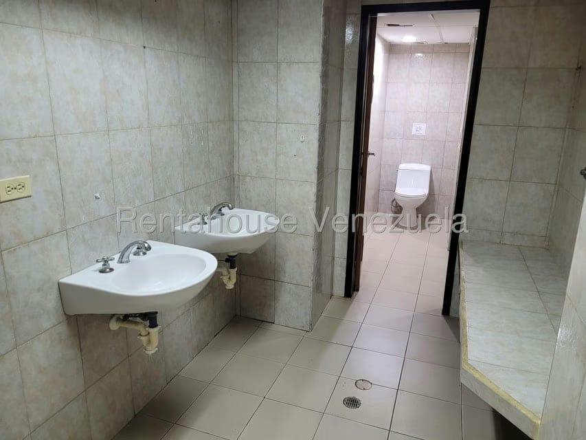 Comercial (Local Comercial) en Alquiler en Los Ruices, Distrito Metropolitano - 18