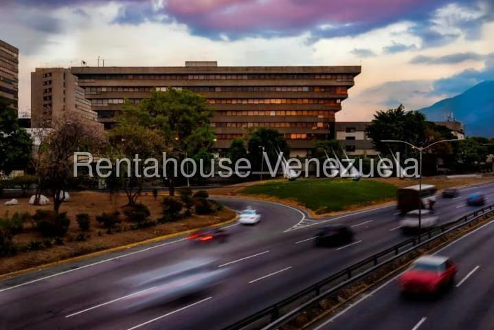 Comercial (Oficina) en Alquiler en Chuao, Distrito Metropolitano