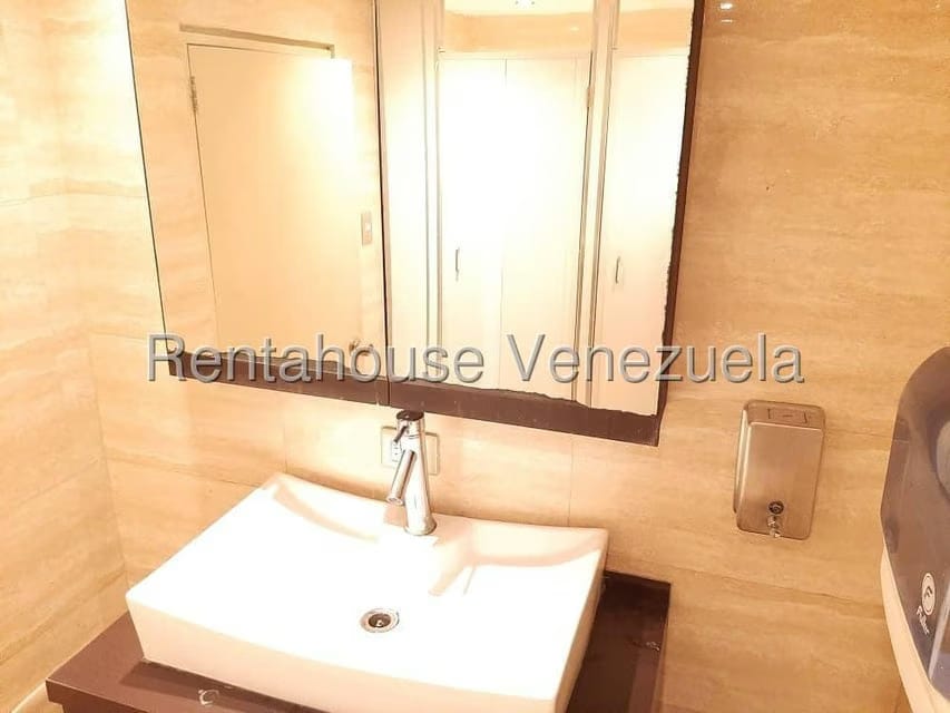 Comercial (Oficina) en Alquiler en Chuao, Distrito Metropolitano - 14