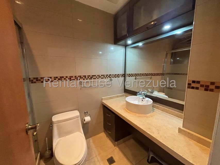 Casa (Duplex) en Venta en Lomas de La Lagunita, Distrito Metropolitano - 40