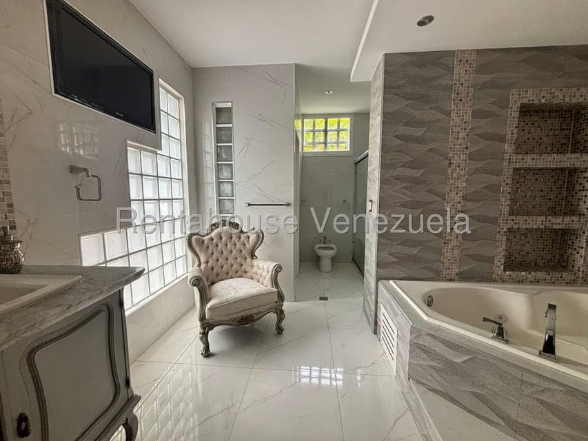 Casa (Duplex) en Venta en Lomas de La Lagunita, Distrito Metropolitano - 53