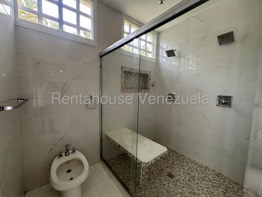 Casa (Duplex) en Venta en Lomas de La Lagunita, Distrito Metropolitano - 54