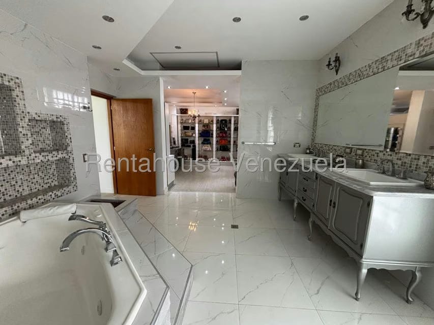 Casa (Duplex) en Venta en Lomas de La Lagunita, Distrito Metropolitano - 55