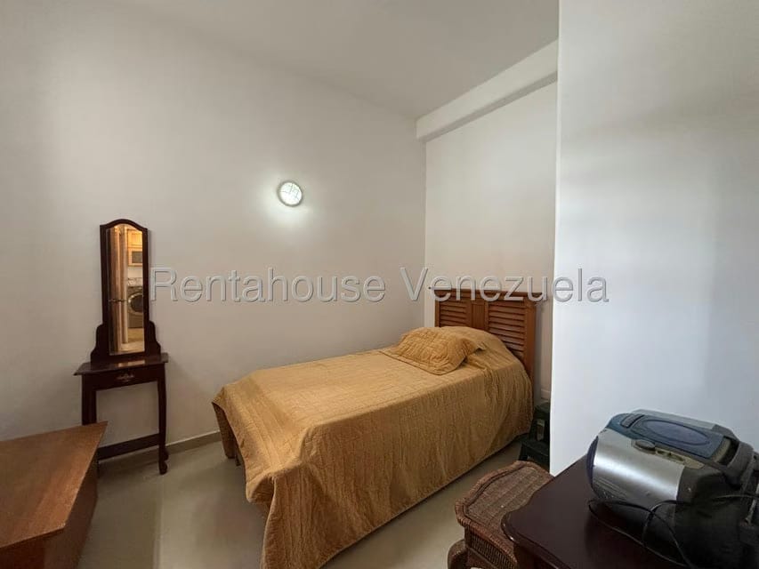 Casa (Duplex) en Venta en Lomas de La Lagunita, Distrito Metropolitano - 80