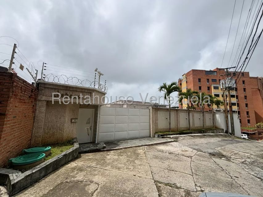 Casa (Duplex) en Venta en Lomas de La Lagunita, Distrito Metropolitano - 85