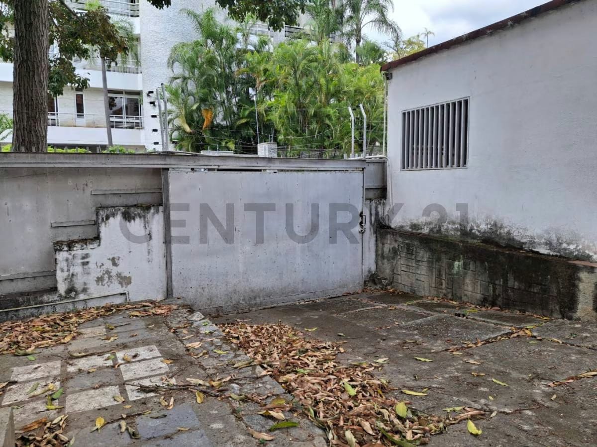 Alquiler de Terreno y Casa en la Urbanización Altamira, Chacao. L.Ll - 2