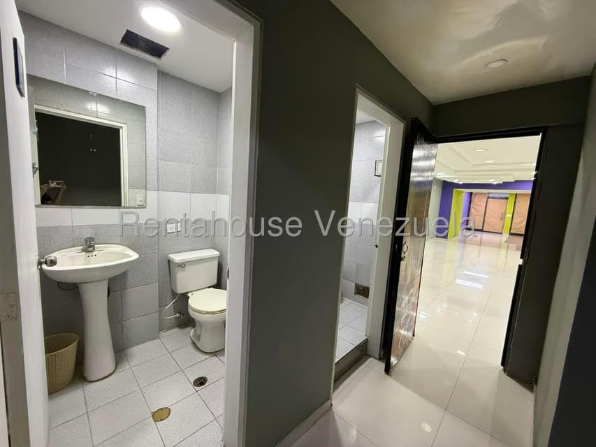Comercial (Local Comercial) en Alquiler en Santa Rosa de Lima, Distrito Metropolitano - 16
