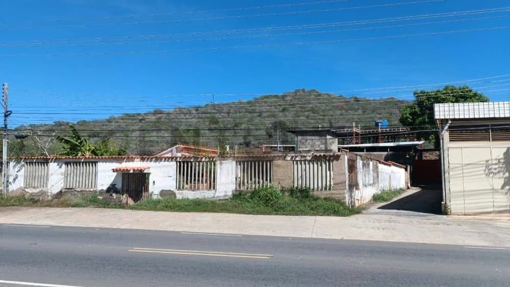 Oportunidad terreno de 800mt2 con 2 casas para remodelar en pampatar