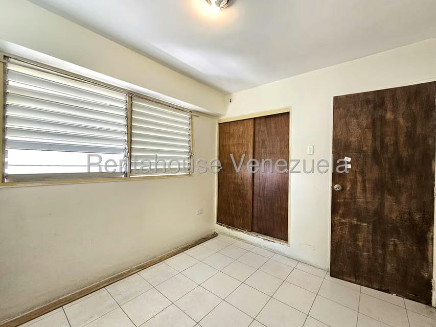 Apartamento (1 Nivel) en Alquiler en Santa Elena, Lara - 19