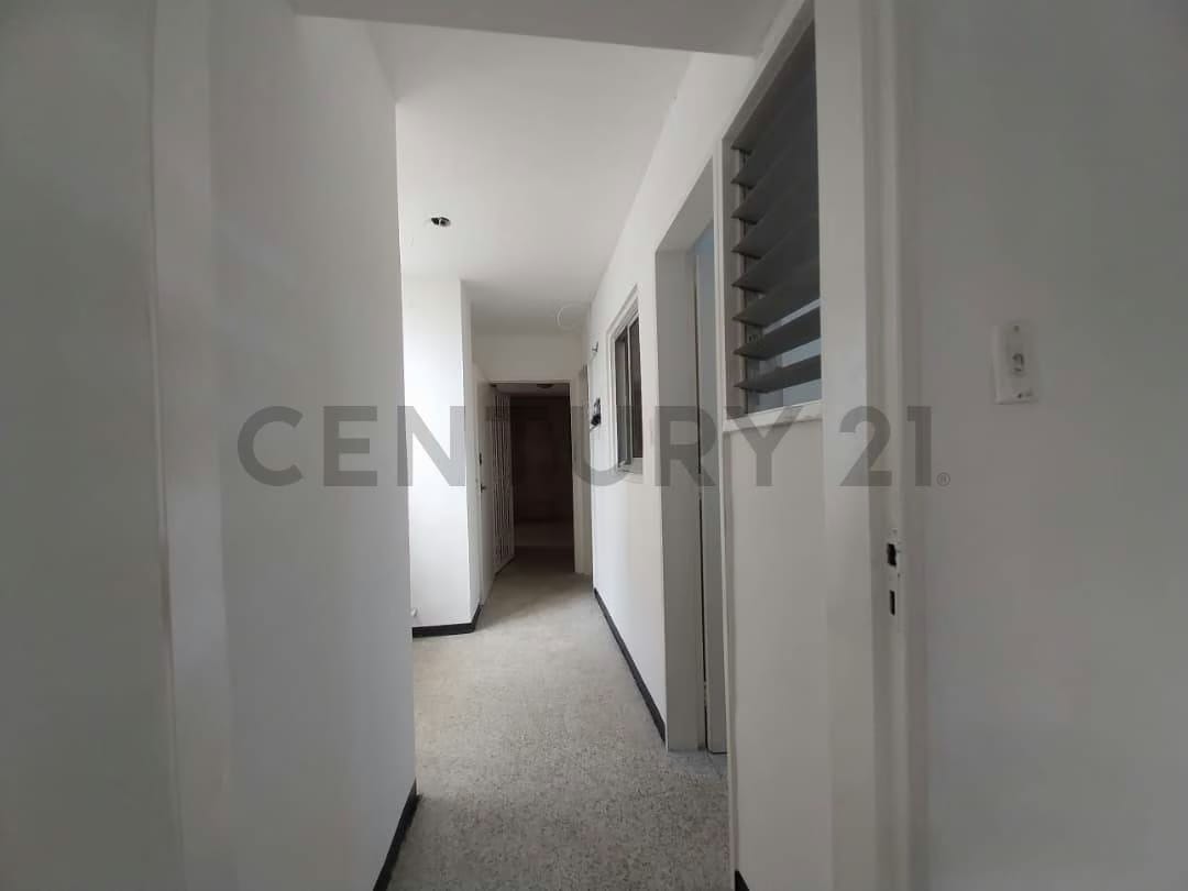 Alquila tu oficina de 30 m2 en el corazón de Sabana Grande. Caracas. - 3
