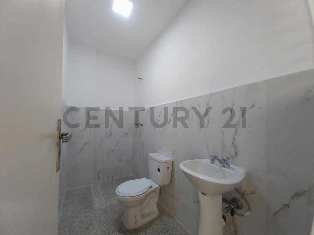 Alquila tu oficina de 30 m2 en el corazón de Sabana Grande. Caracas. - 7