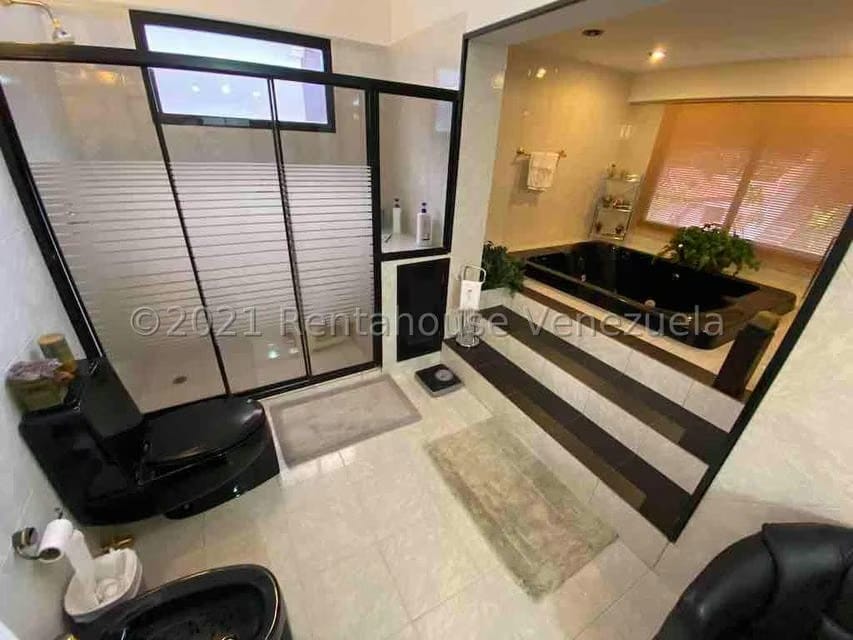 Casa (Multipes Niveles) en Venta en Los Naranjos del Cafetal, Distrito Metropolitano - 42