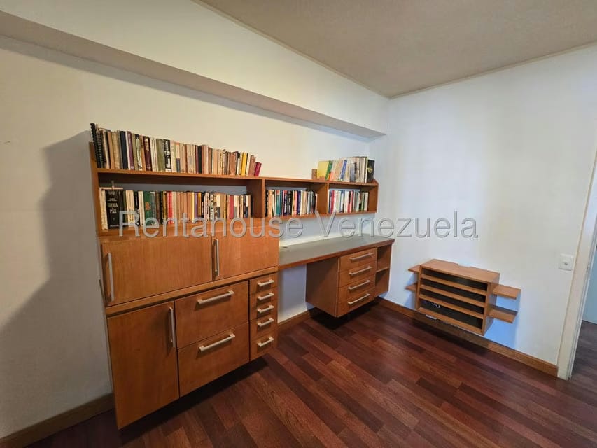 Apartamento (1 Nivel) en Venta en Los Dos Caminos, Distrito Metropolitano - 11