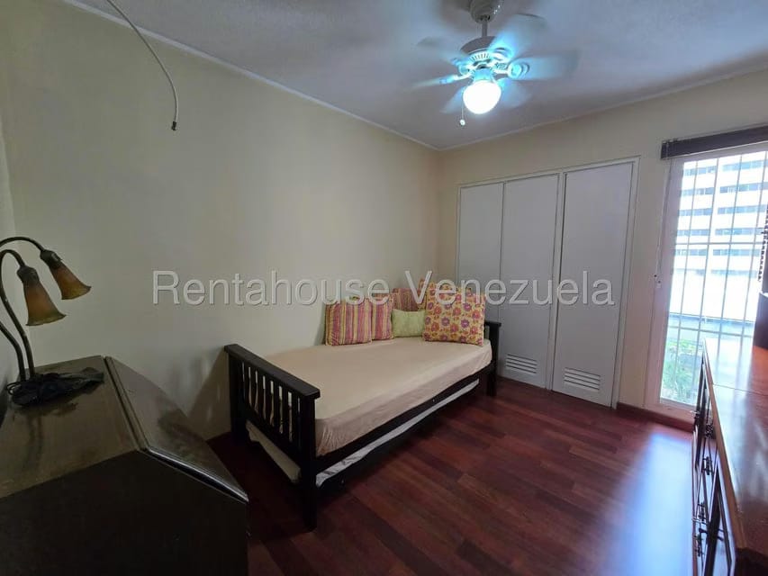 Apartamento (1 Nivel) en Venta en Los Dos Caminos, Distrito Metropolitano - 12