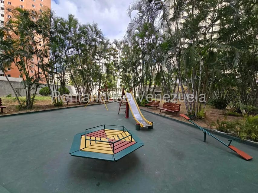 Apartamento (1 Nivel) en Venta en Los Dos Caminos, Distrito Metropolitano - 18