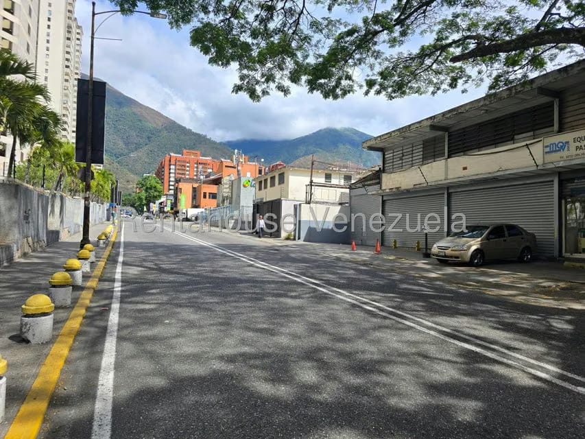 Apartamento (1 Nivel) en Venta en Los Dos Caminos, Distrito Metropolitano - 25