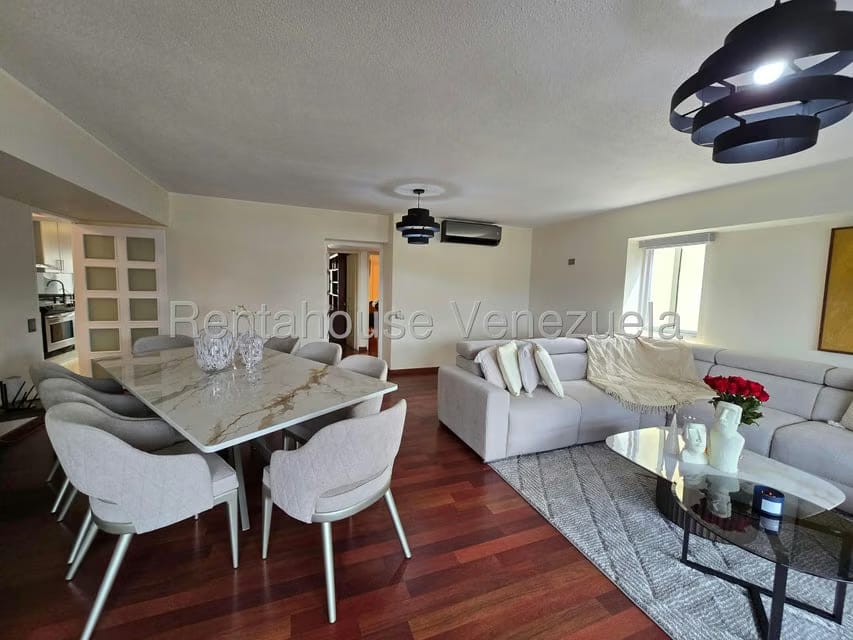 Apartamento (1 Nivel) en Venta en Los Dos Caminos, Distrito Metropolitano - 4