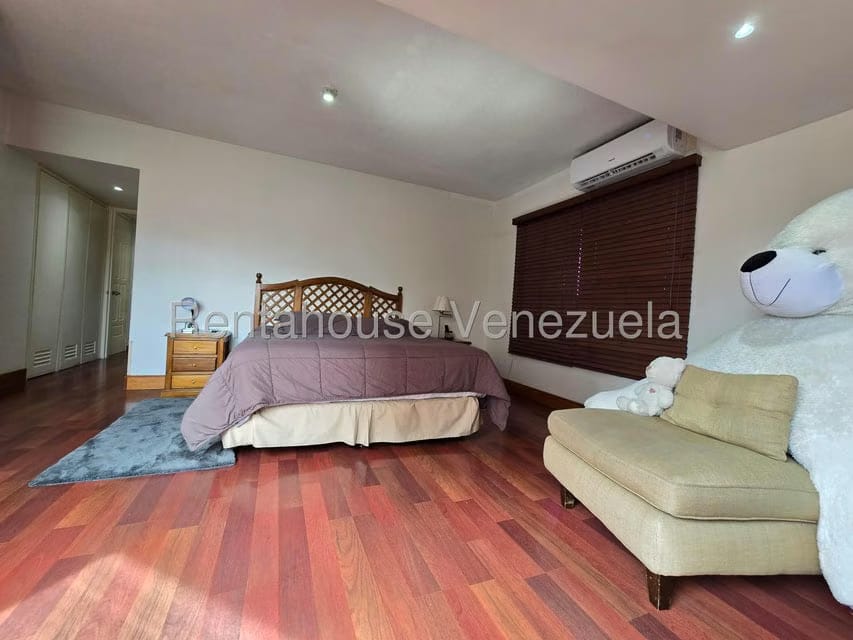 Apartamento (1 Nivel) en Venta en Los Dos Caminos, Distrito Metropolitano - 8