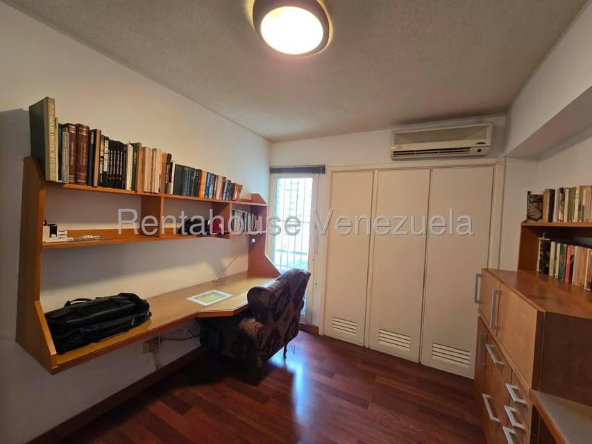 Apartamento (1 Nivel) en Venta en Los Dos Caminos, Distrito Metropolitano - 10