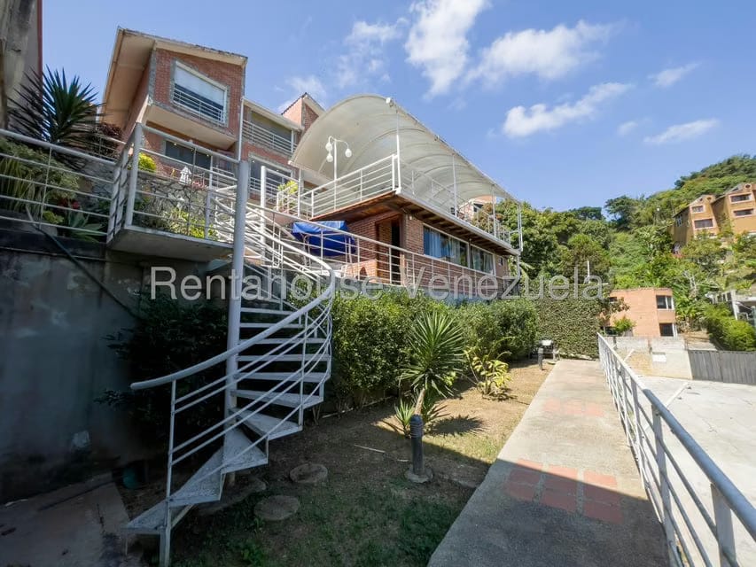 Casa (Multipes Niveles) en Venta en Lomas del Halcon, Distrito Metropolitano