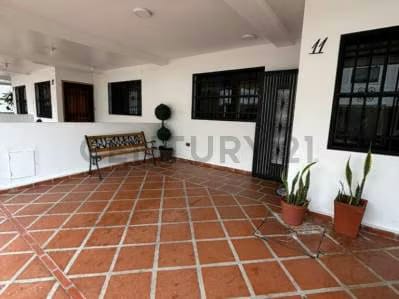 En venta Vivienda Moderna con Amplios espacios - 2