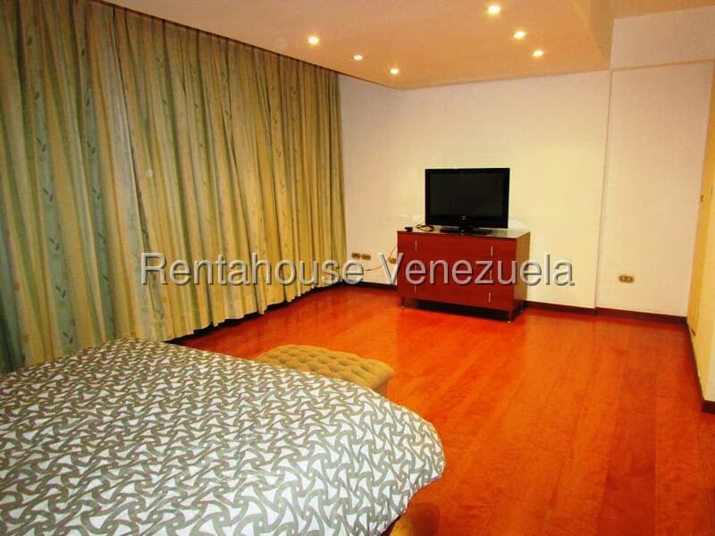 Apartamento (Duplex) en Alquiler en Campo Alegre, Distrito Metropolitano - 22