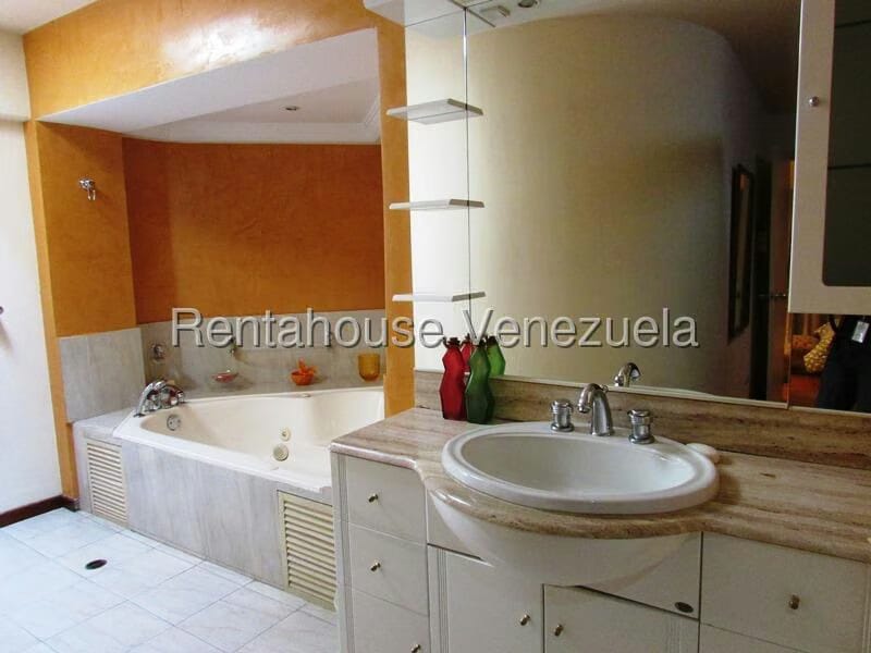 Apartamento (Duplex) en Alquiler en Campo Alegre, Distrito Metropolitano - 25