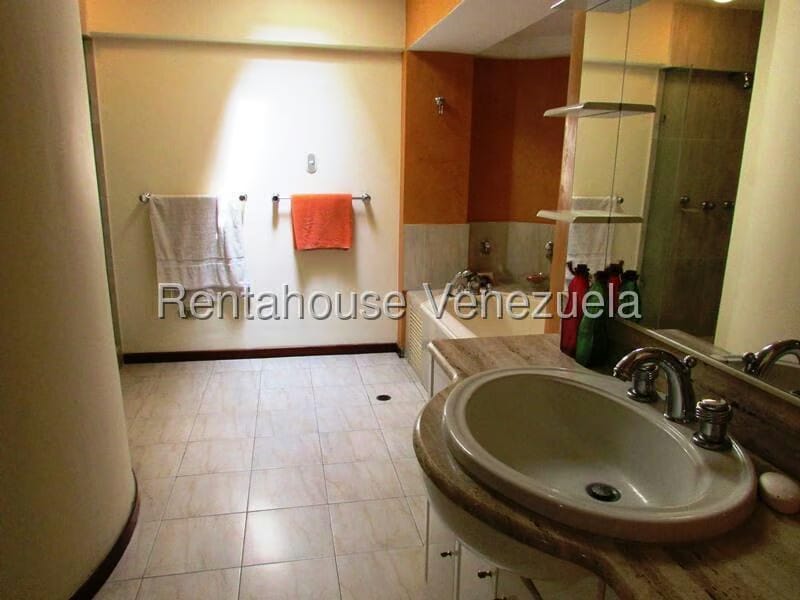 Apartamento (Duplex) en Alquiler en Campo Alegre, Distrito Metropolitano - 26